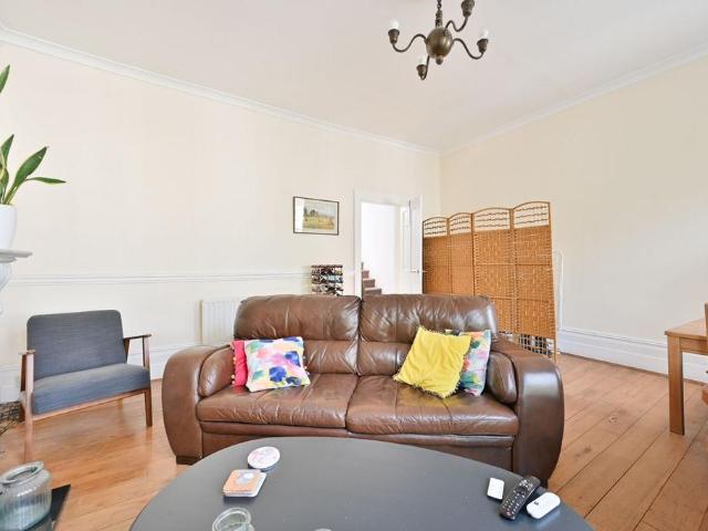 Trafalgar Avenue, Peckham, London, SE15 3 bed flat to rent £3,600 pcm £831 pw