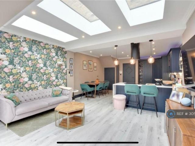 Trafalgar Grove, London, SE10 4 bed terraced house to rent £4,500 pcm £1,038 pw