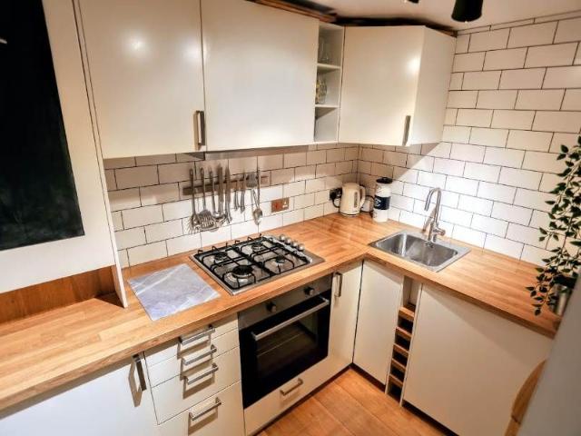 Trafalgar Lane, Edinburgh EH6, 2 bed flat to rent, £1,450 pcm | PrimeLocation
