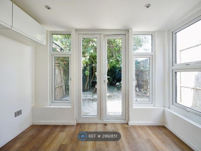 Trafalgar Road, London SE10, 3 bed terraced house to rent, £2,850 pcm | PrimeLocation