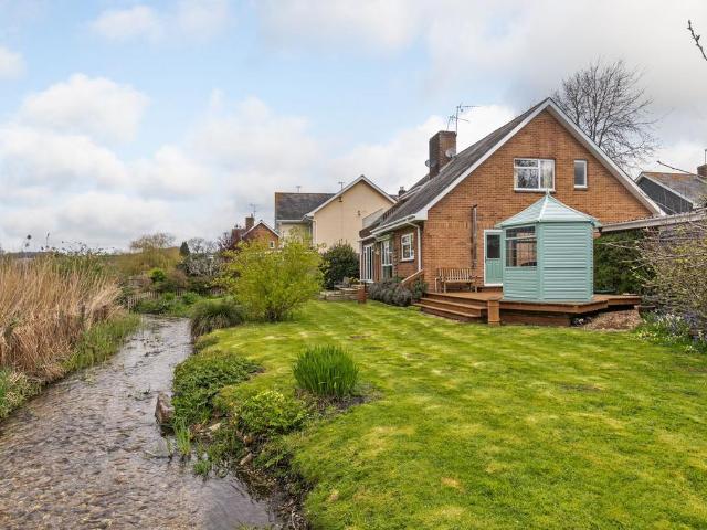 Trafalgar Way, Stockbridge, SO20 4 bed detached house to rent £2,750 pcm £635 pw