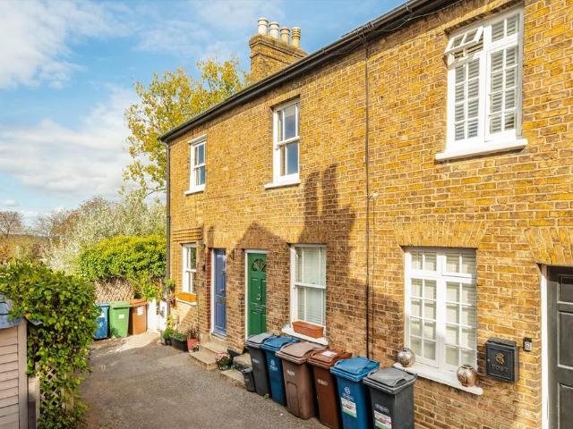 Trafalgar Terrace, Harrow 2 bed house to rent £2,000 pcm £462 pw