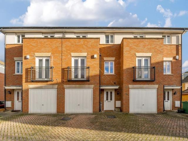 Trafford Way Worsley Bridge Road BR3 3 bed townhouse to rent £2,400 pcm £554 pw