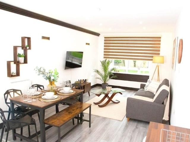 Trafford, M16 9AD, United Kingdom | 3 bed apartment for rent #147470025 | Rentberry