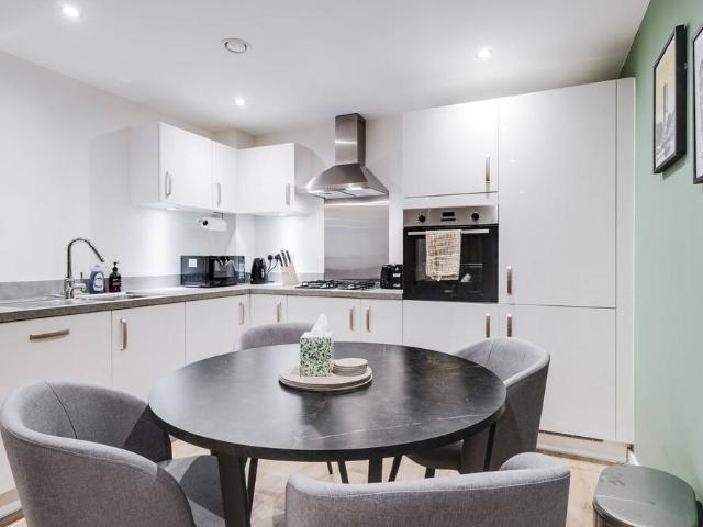 Trafford, M32 0FT, United Kingdom | 2 bed apartment for rent #147313711 | Rentberry