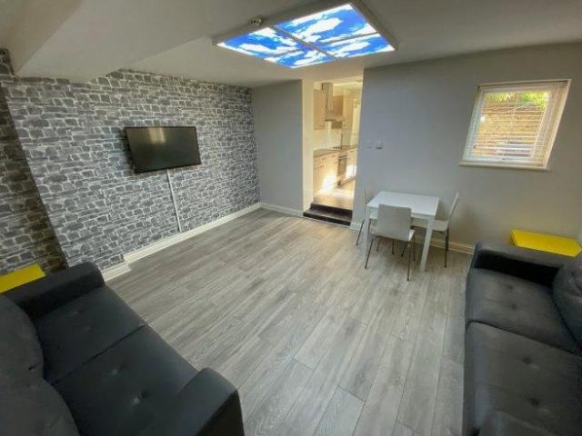 Trafford Street 6 bed house share to rent £2,838 pcm £655 pw
