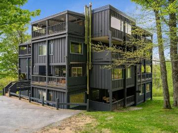 Trailside Dr Unit,warren, Condo For Sale