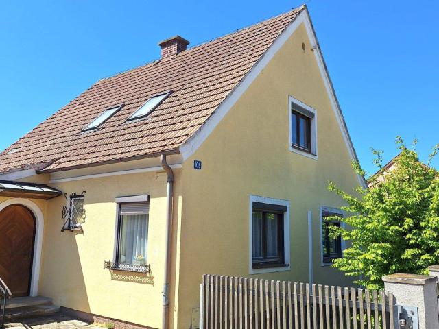 Traismauer Gemeinlebarn: über 2.500m² Bauland Kerngebiet mit Einfamilienhaus und Garten mit Altbaumbestand zu kaufen