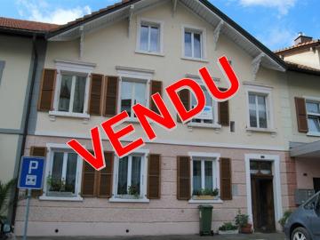 Tramelan, Mietshaus mit 4 Wohnungen mit Garten