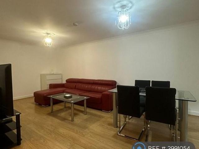 Tramway Court, London, E1 2 bed flat to rent £2,600 pcm £600 pw