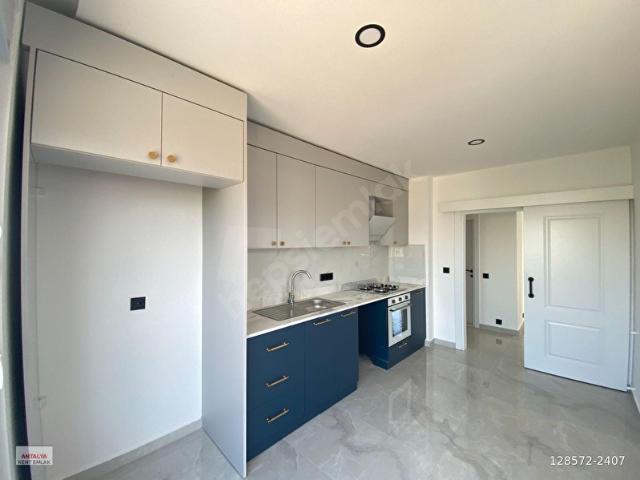 TRAMVAY CADDE YAKINI ASANSÖRLÜ 1.KAT 2+1 115m2 İKİ BALKONLU SIFIR DAİRE