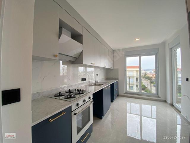 TRAMVAY CADDE YAKINI AYANOĞLUNDA ASANSÖRLÜ 3.KAT 3+1 130m2 SIFIR DAİRE