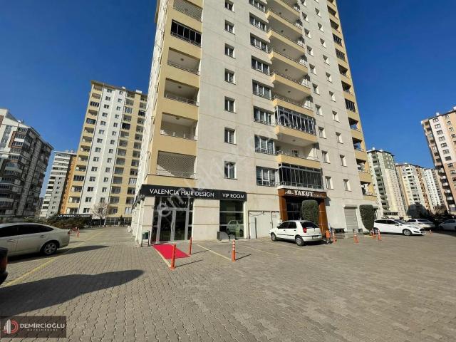 Tramvay Hattında Üniversiteye Yakın Eşyalı 2,5+1 Lüx Kiralık