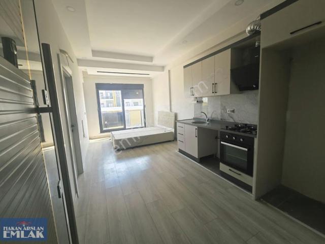 Tramvay Hattı Üzerinde 1+1 Kiralık Daire