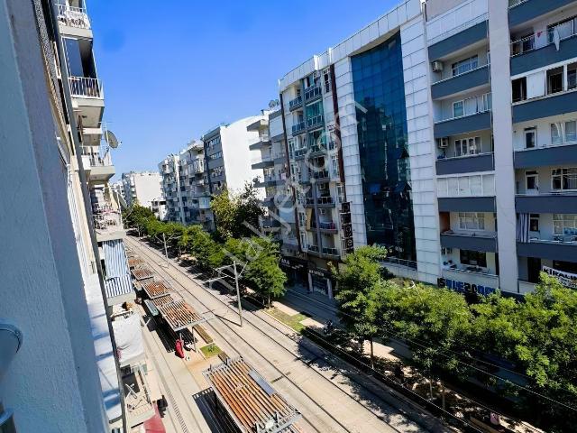 Tramvay Yolunun Tam Üzerinde Full Yapılı 3 + 1 Kıralık Daire