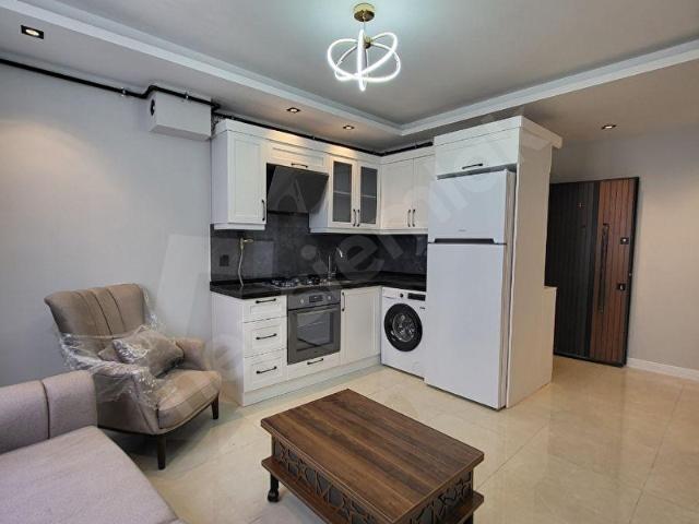 TRAMVAYA 2 DK MESAFEDE EŞYALI KLİMALI LÜKS KİRALIK 1+1 DAİRE
