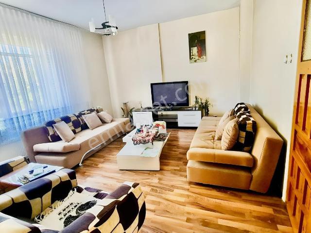Tramvaya Üniversiteye 50mt Mesafede Doğalgazlı Eşyalı Kiralık