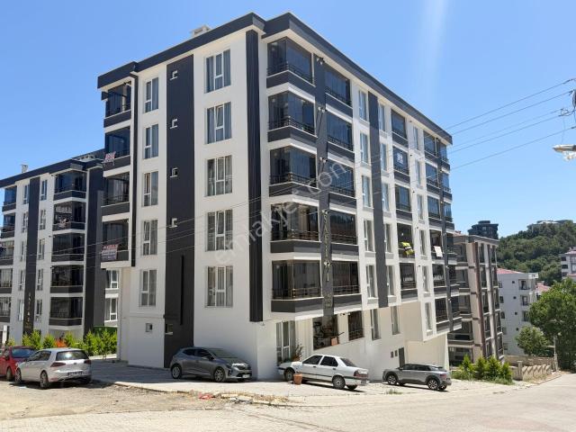 Tramvaya Yakın Eşyalı 1+1 Kiralık Daire