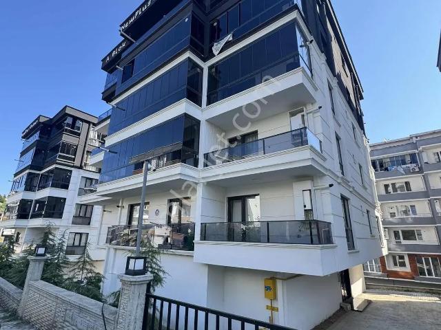 Tramvaya Yakın Geniş Ferah Site İçinde Kiralık 1+1 Eşyalı Daire