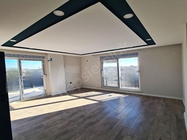 TRAMVAYA YAKIN CADDE ÜSTÜ KATTA 2+1 ASANSÖRLÜ SIFIR DAİRE