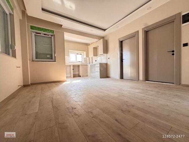 TRAMVAYA ADIM MESAFEDE 1+1 60M2 3.KAT ASANSÖRLÜ,ÜSTÜ ÇATILI,PANJURLU,DUŞAKABİNLİ DAİRE