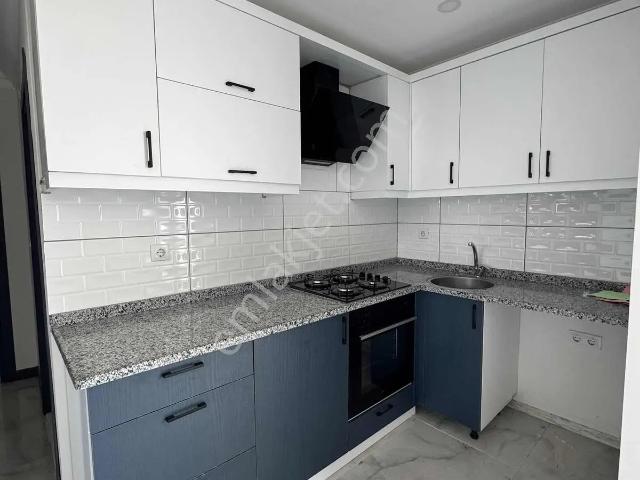 Tramvaya Cephe Katta Asansörlü Sıfır Kiralık 1+1 Daire