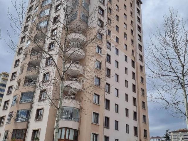Tramvaya Komşu/175 M2/lüks Ara Kat Daire