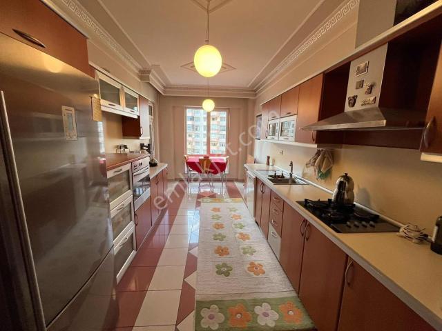 Tramvaya Komşu Eşyalı Lüks 4+1 Daire