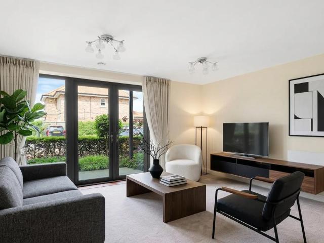 Tranby Lane, Swanland HU14 2 bed retirement property to rent £1,500 pcm £346 pw