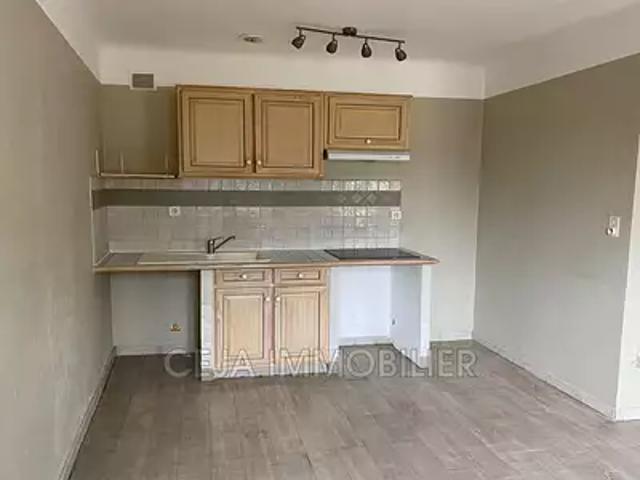 Trans en Provence 83720 Location appartement 2 pièces t2 au dernier étage