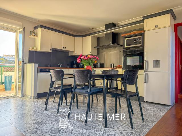 TRANSAT Appartement avec terrasse de 25 m2 au coeur du centre ville