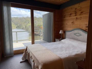 Tranquil 2 3 bedroom home with stunning lake frontage