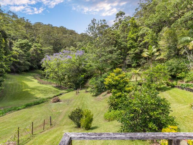 Tranquil 3 Bedroom Cottage on 2.5 Magical Acres