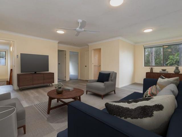 Tranquil Three Bedroom Home Minutes to the Lake