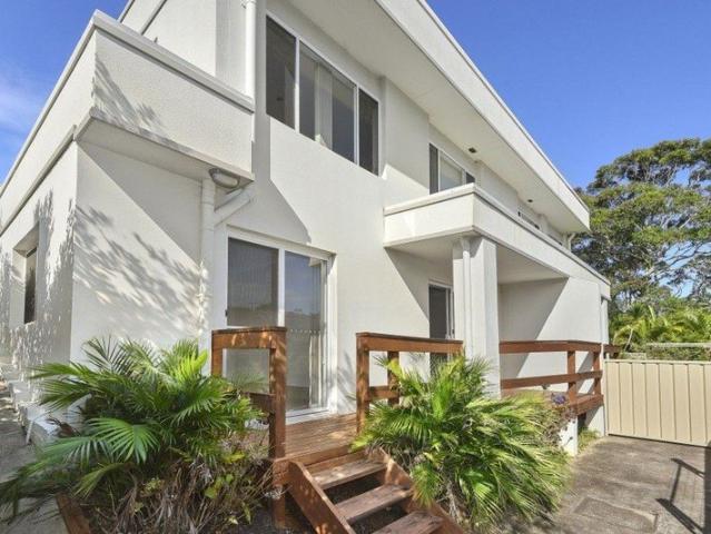 Tranquil Townhouse Close to Beach!
