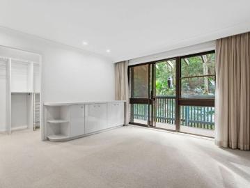 TRANQUIL TOWNHOUSE CLOSE TO EVERYTHING!