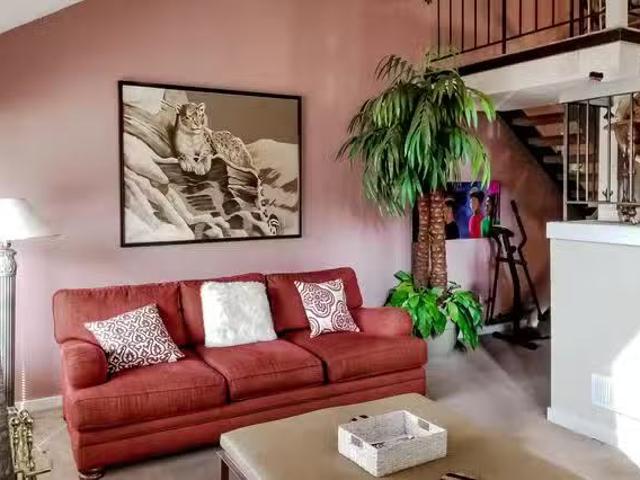 !Tranquil Townhouse in Stone Mountain with lots of amenities!.