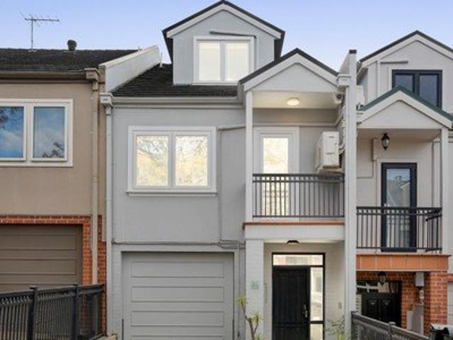 Tranquil urban hideaway