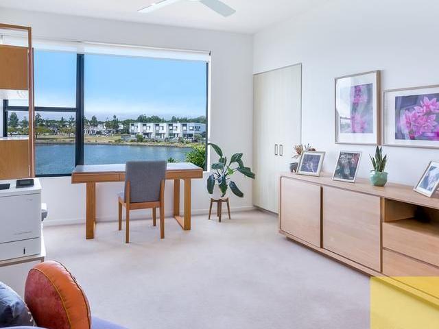 Tranquil Waterfront Living Like Having a Living Aquarium in Your Backyard