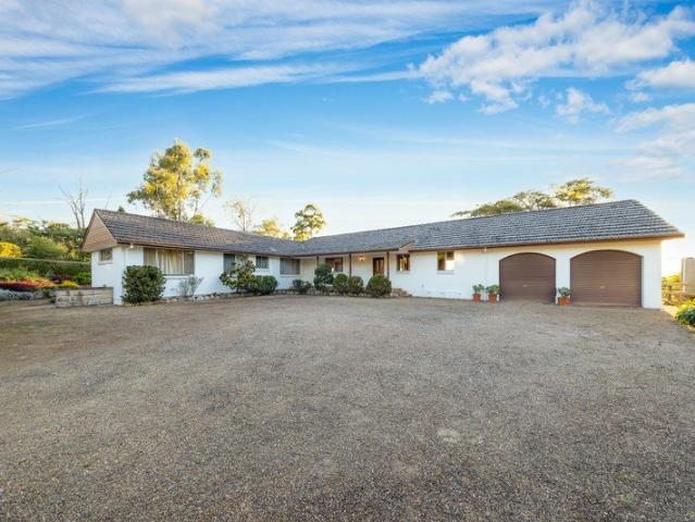 Tranquil acreage lifestyle on 15 acres