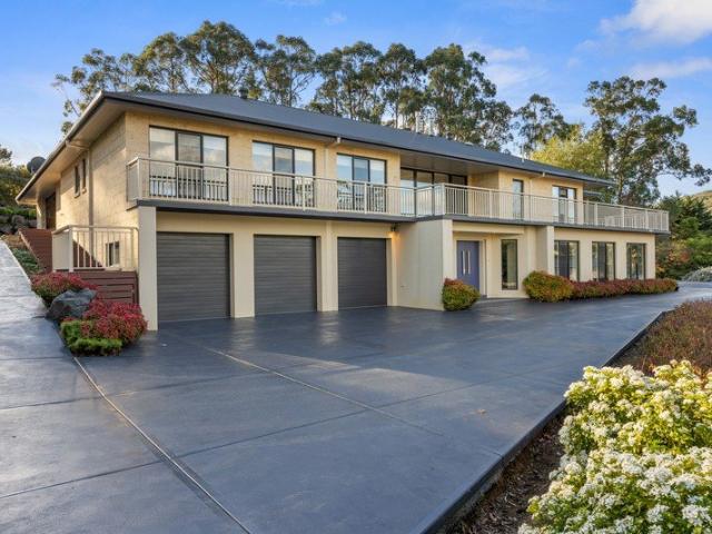 Tranquil Acreage Living!