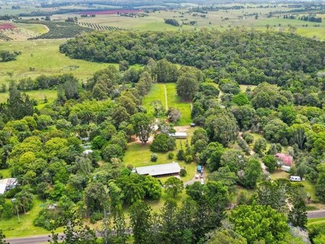 Tranquil Acreage Retreat on the Edge of Yungaburra