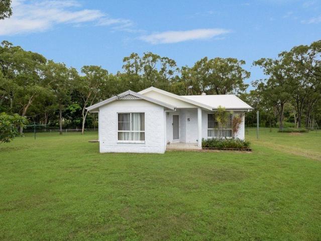 Tranquil Acreage Style Living with Modern Comforts in Mount Low