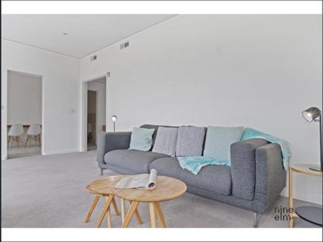 Tranquil and Bright Apartment Available Now !