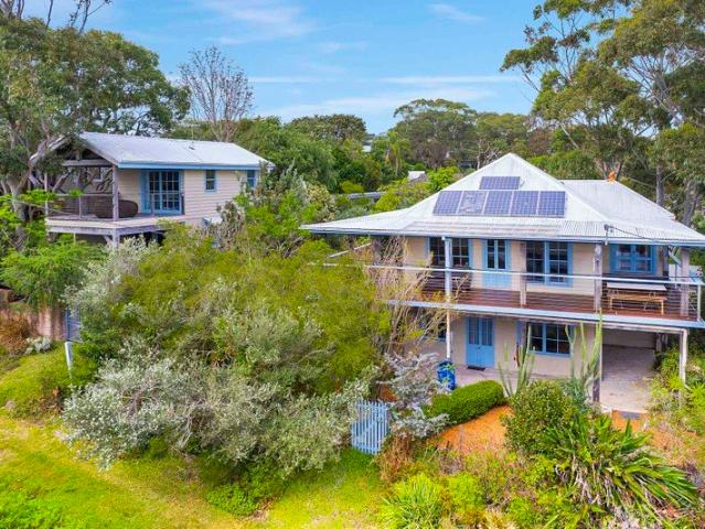 Tranquil Beach House And Studio With Water Views Footsteps To Royal National Park & 300M Walk To Jibbon Beach