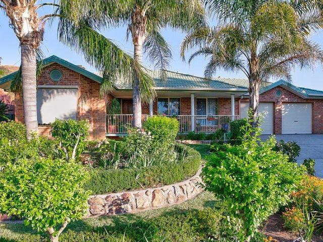 Tranquil Bellbridge Living with Lake Hume Views