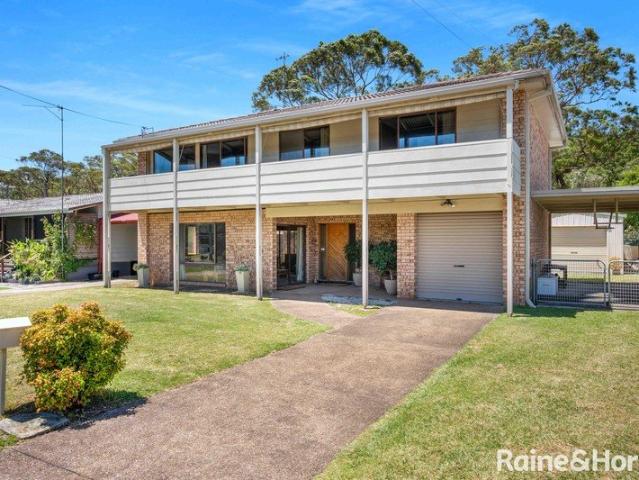 Tranquil Bush Backed Family Home near Golf Course & Beach