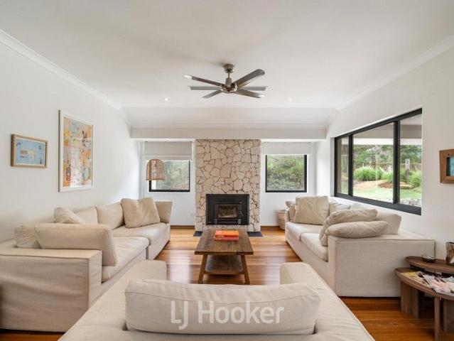 Tranquil Bush Setting in Sought After Maybrook Forest