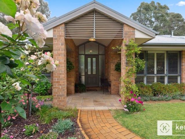 Sophisticated Living with Murray Bushland Views