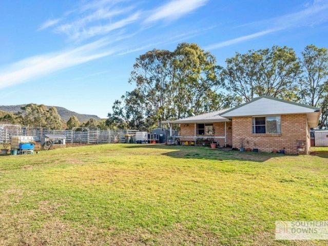 TRANQUIL COUNTRY LIVING 3 BEDROOM BRICK HOME WITH MOUNTAIN VIEWS |n MARYVALE, QLD
